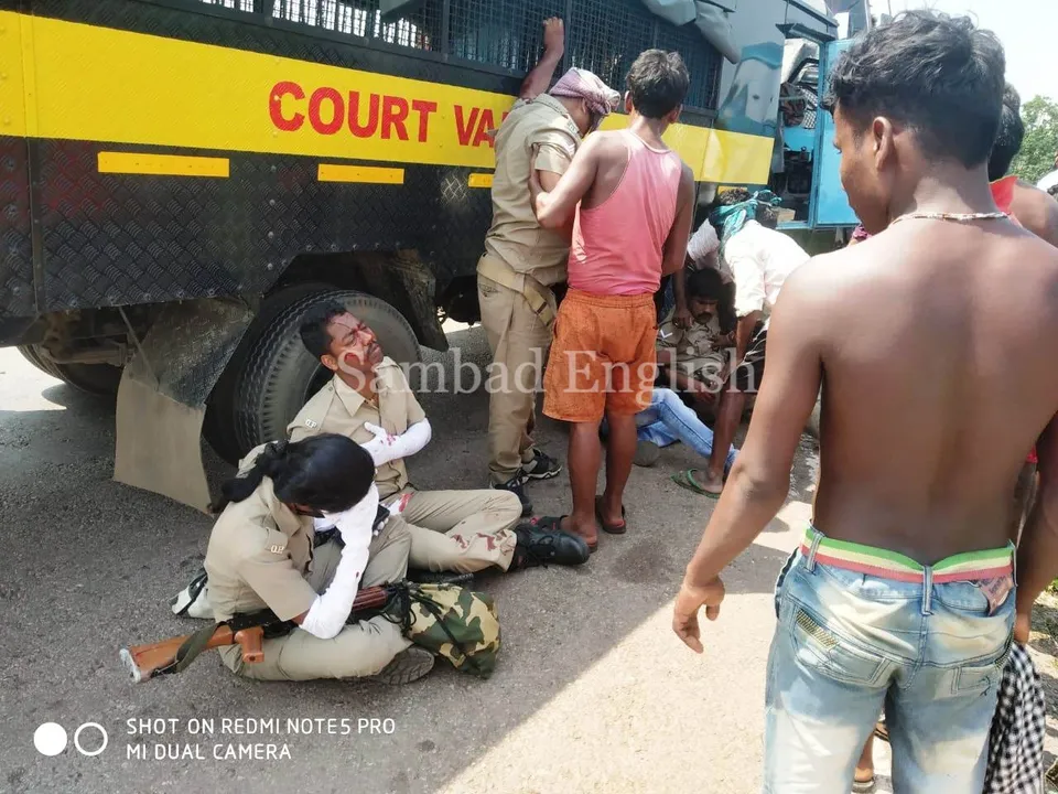  Court van collides with truck in Odisha; 4 cops injured