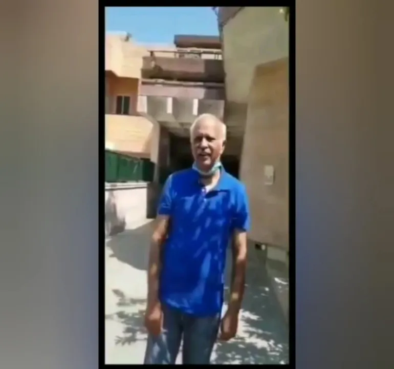  Lockdown: Surprise by on-duty cops leaves elderly man teary-eyed