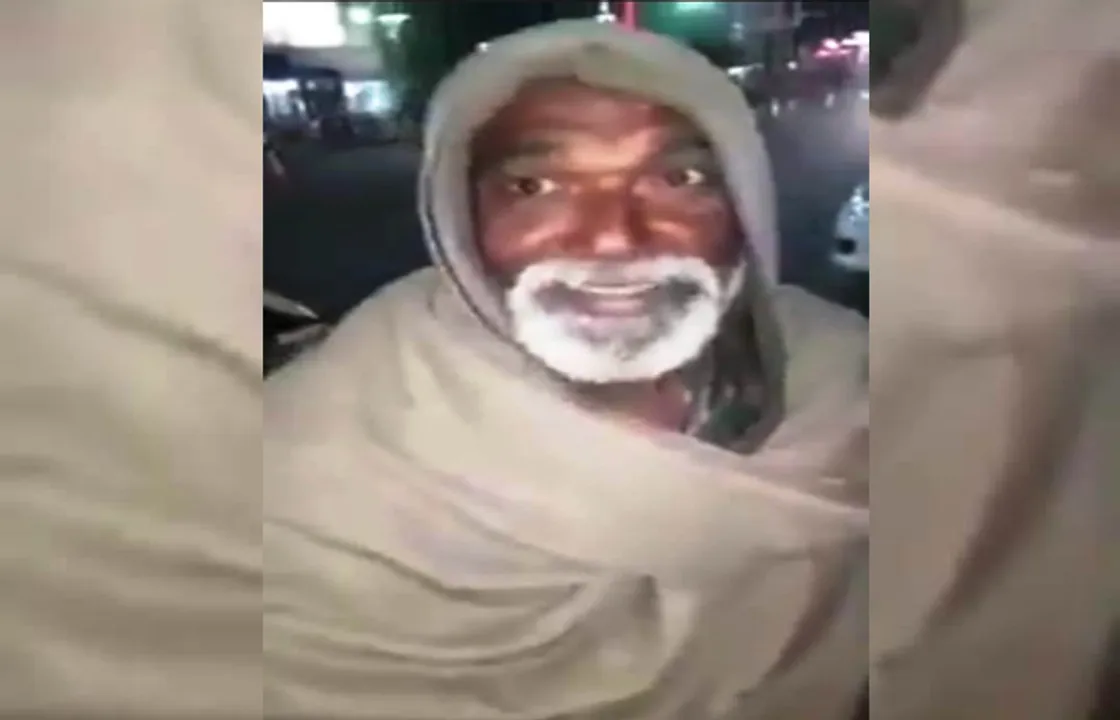  [Watch] This Beggar speaks fluent English, sings Jim Reeves’s song