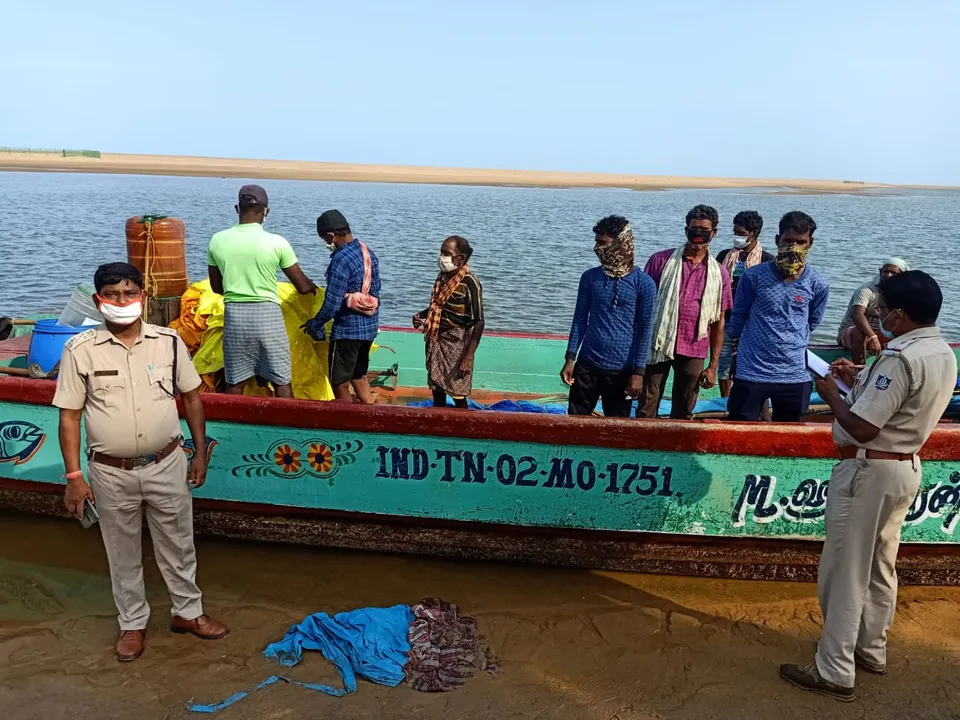  Fibre boats' use by fishing workers from Odisha to navigate sea surprises fishermen