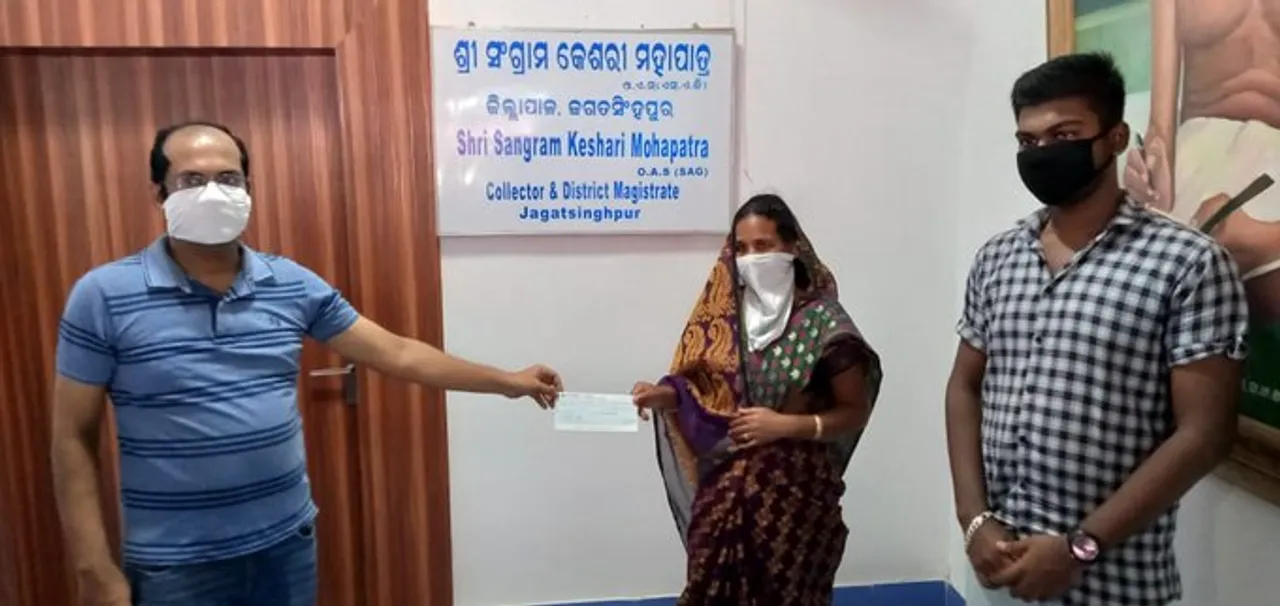  Odisha: Pulwama martyr's wife extends helping hand in combating COVID-19