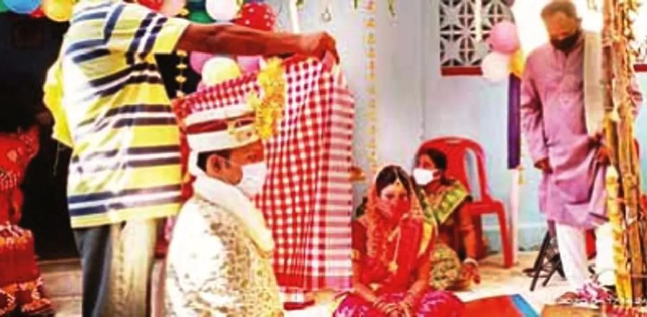 Odisha couple ties knot wearing face masks amid COVID-19 scare!