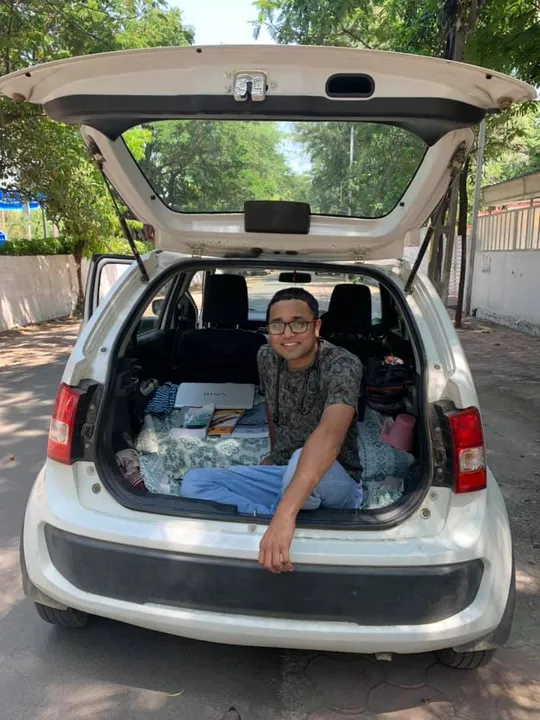  Doctor on COVID-19 duty sleeps inside car to protect his family wins internet