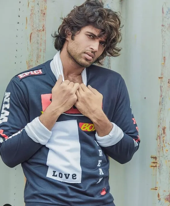  Vijay Deverakonda makes two 'big, important announcements'