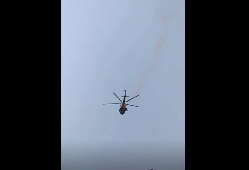  [WATCH] IAF showers petals on Bhubaneswar hospital honouring Corona Warriors