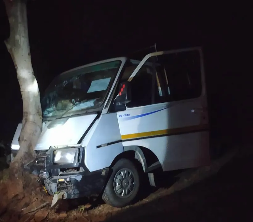  10 injured as vehicle carrying Odisha migrant workers meets with accident