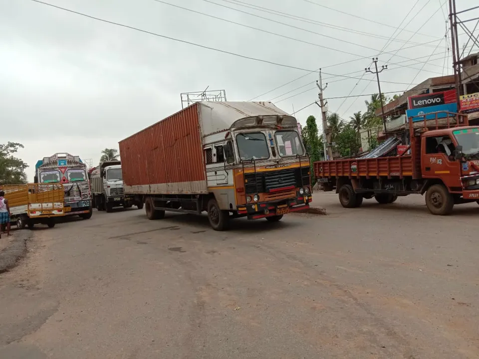  Quarantined migrants block NH in Odisha's Bhadrak