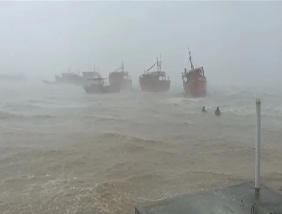  Odisha heaves a sigh of relief as Cyclone AMPHAN moves West Bengal