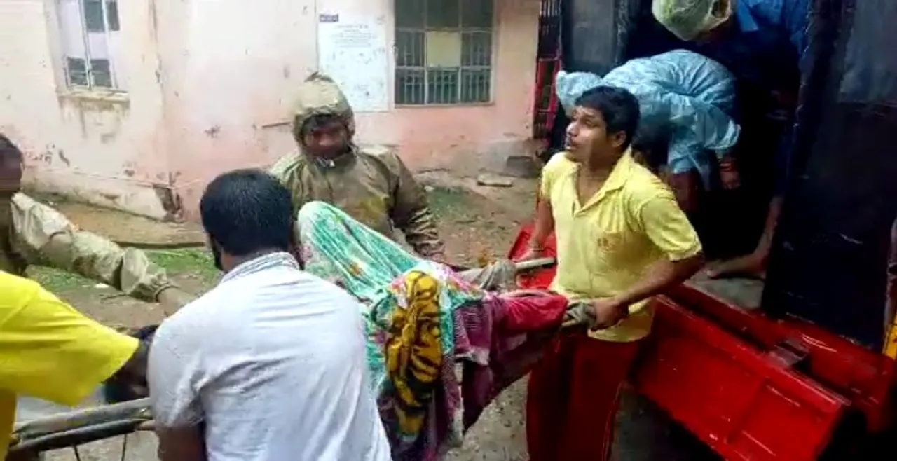  Pregnant Odisha woman rescued by Fire personnel delivers baby in vehicle