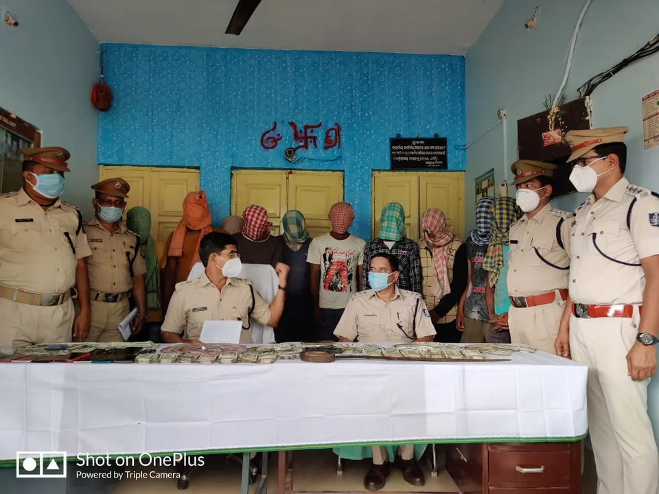  Looters' gang busted in Odisha; 11 nabbed, Rs 12.59 lakh seized