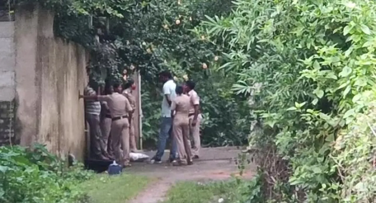  Man hurls bombs at cops to evade arrest in Odisha's Balasore