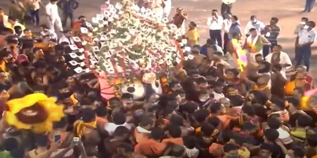  Puri Ratha Jatra: Holy Trinity taken to Adapa Mandap