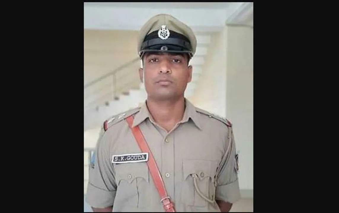  Odisha cop caught red-handed taking bribe
