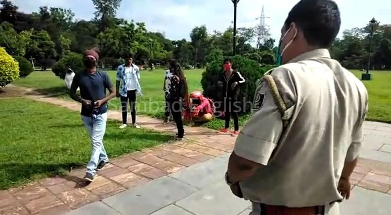  Youths, girls detained over making TikTok videos at IG Park in Bhubaneswar