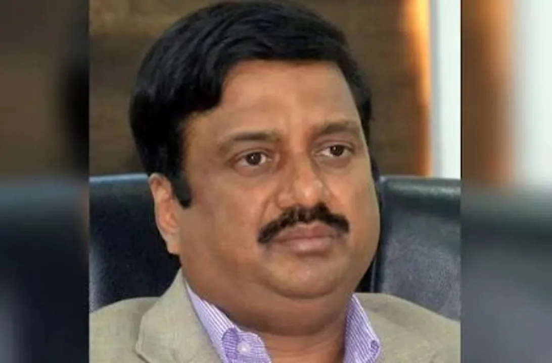  Ponzi scam-tainted IAS officer commits suicide