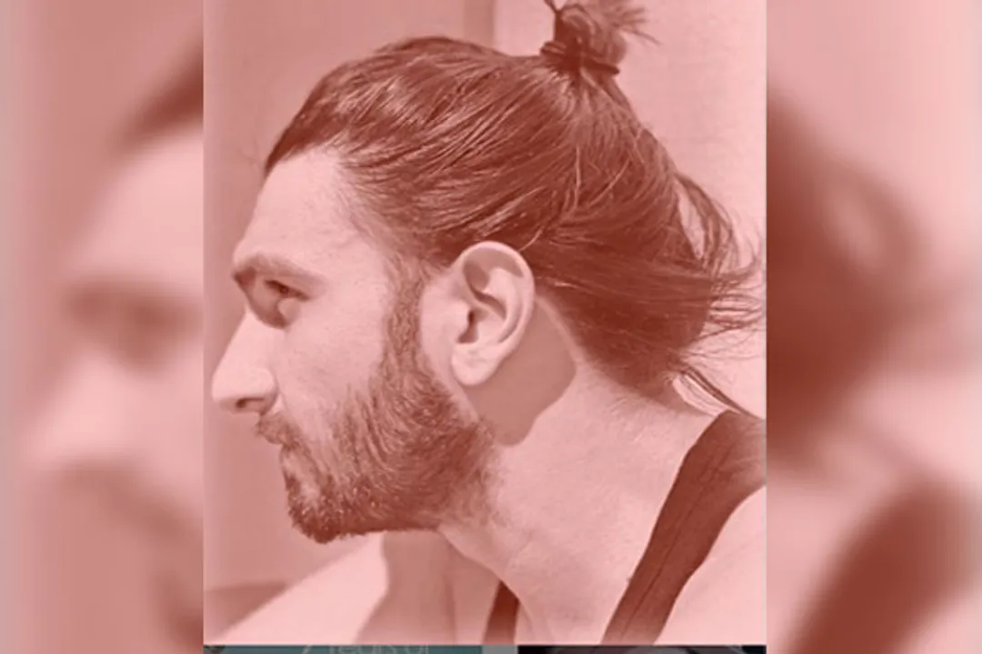 Ranveer flaunts man bun styled by Deepika