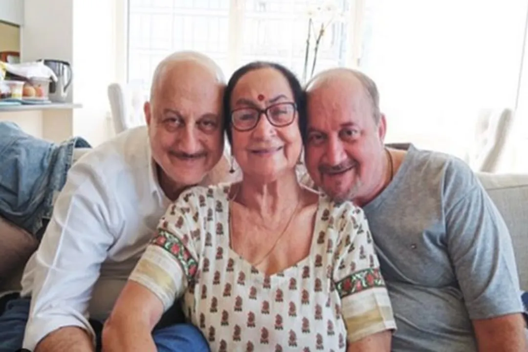  Anupam Kher's mother, brother Raju Kher test COVID-19 positive