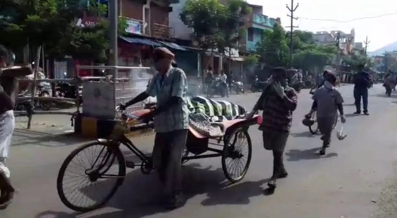  Body carried on trolley rickshaw over COVID-19 scare in Odisha