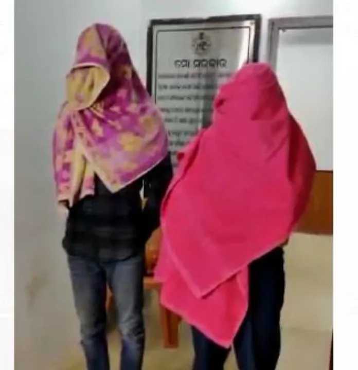  Two youths impersonating cops to extort money held in Odisha Capital