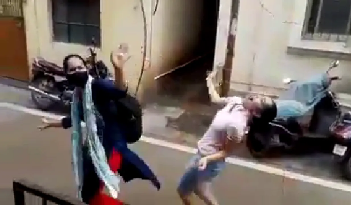  Girl welcomes COVID-19 recovered sister with dance on street; video goes viral 