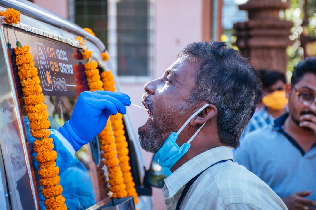  Bhubaneswar fights COVID-19: Mobile sample collection van launched
