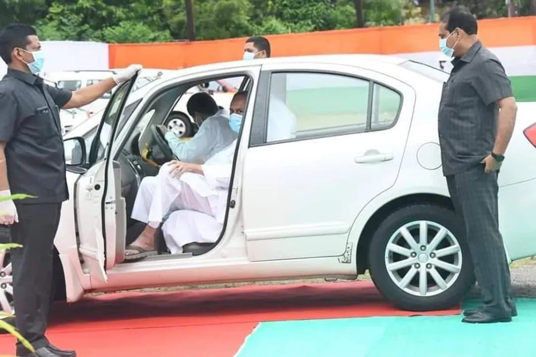  [Watch] Bureaucrat drives Odisha CM to I-Day celebration venue
