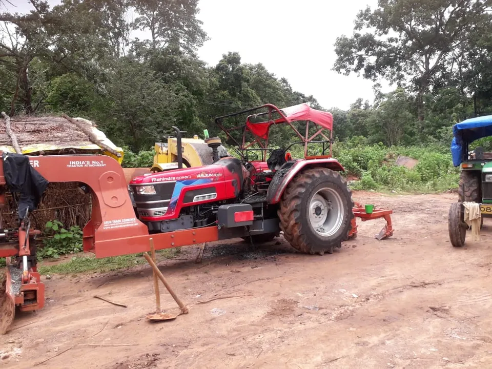  Odisha: Suspected Maoists torch vehicles engaged in road construction