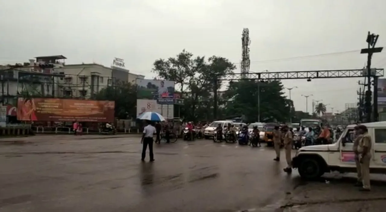  People participate in silent prayer in honour COVID-19 warriors in Odisha