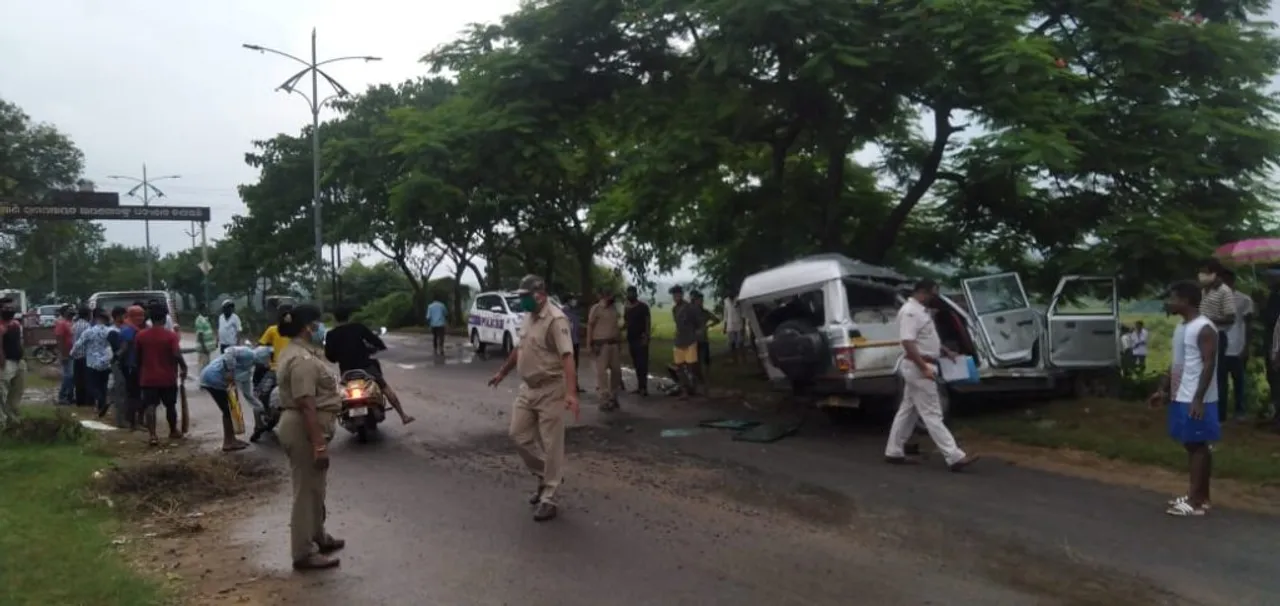  Odisha: One killed, another critical in road mishap