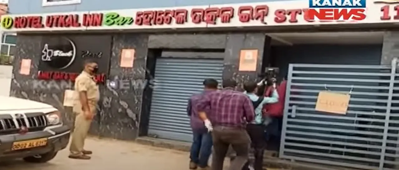  Bar sealed for selling liquor during shutdown in Bhubaneswar