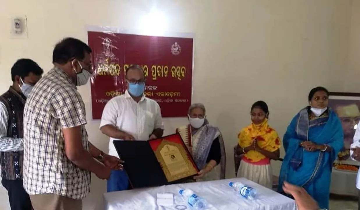  Odisha govt honours seven noted personalities with ‘Dharmapada Puraskar’
