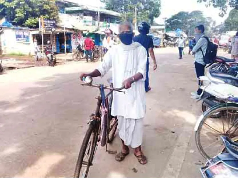  Former Odisha octogenarian legislator pedals for miles to stay fit