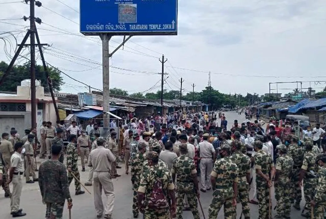  Cops lathicharge locals near Hinjili police station in Odisha