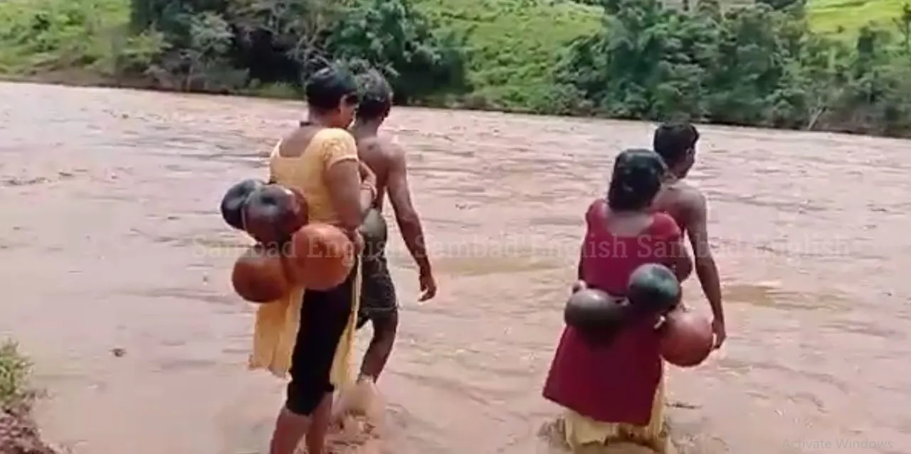  Odisha: These Anganwadi workers put their lives at stake to perform duties