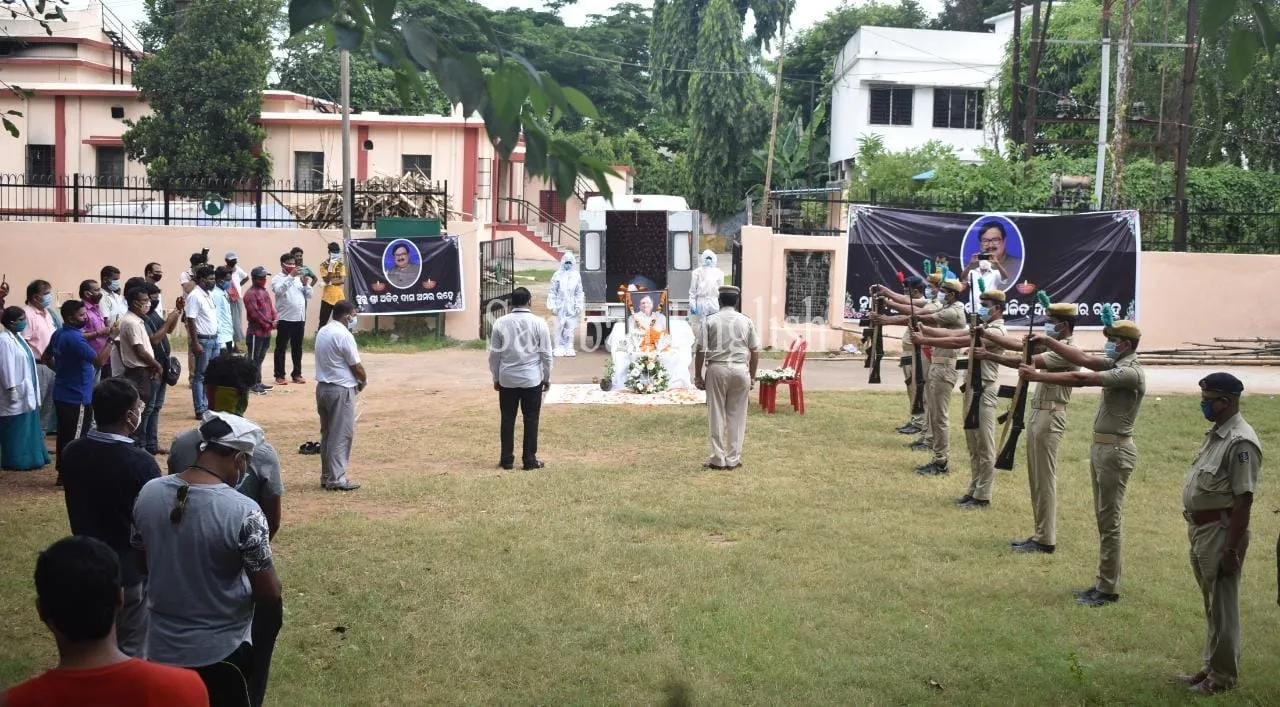  Mortal remains of veteran Odia actor Ajit Das consigned to flames