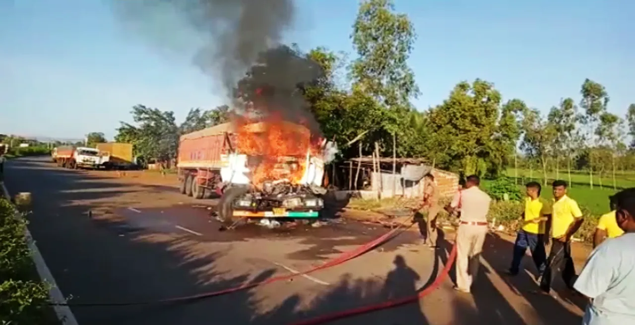  [Watch] Driver charred to death as truck catches fire following road mishap in Odisha