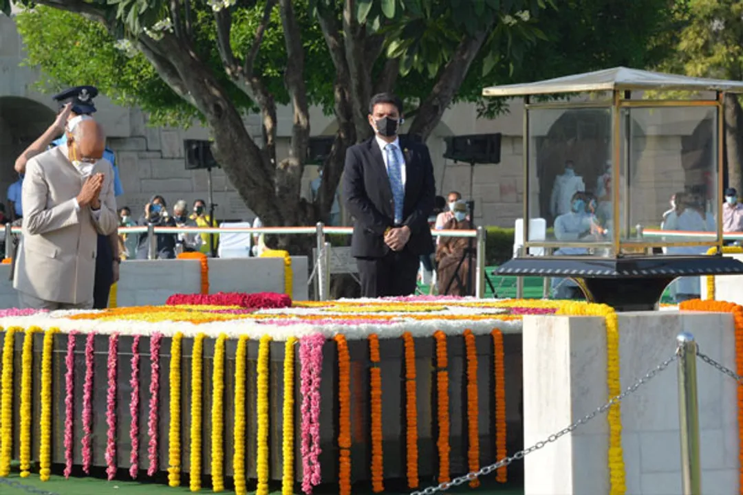  PM, Prez pay tributes to Mahatma Gandhi on his 151 birth anniversary