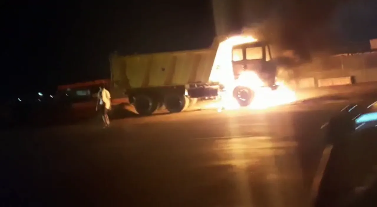  Truck catches fire on Bhubaneswar-Cuttack NH in Odisha