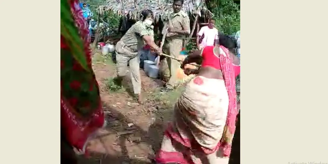  Tribal woman picks fight with woman cop over ‘Handia’ sale in Odisha