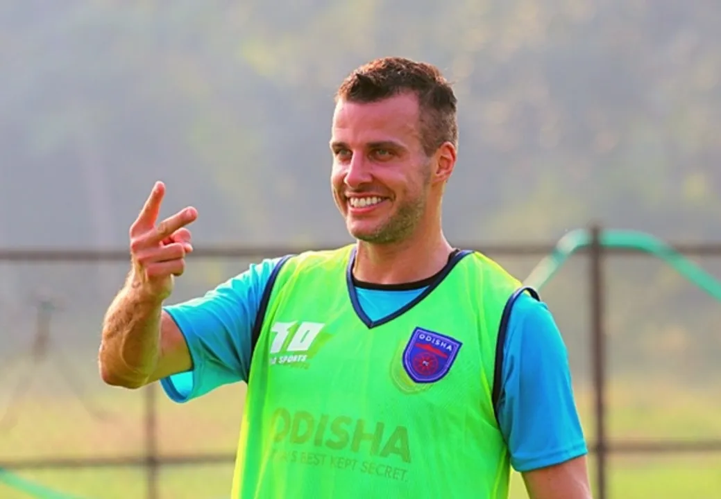  Steven Taylor. 