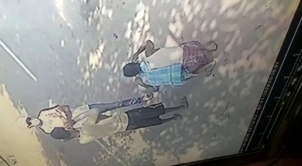  [WATCH] Tahsildar forces villagers to do sit-ups for not wearing mask in Odisha