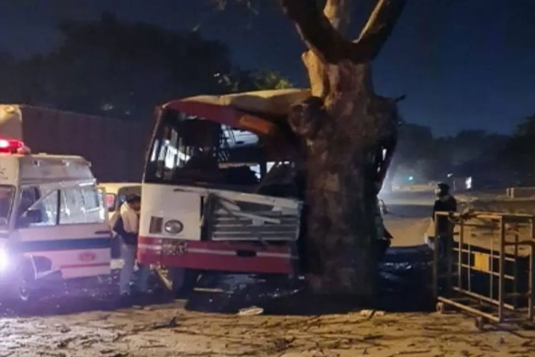  UP roadways bus collided with a tree in Delhi, 20 injured
