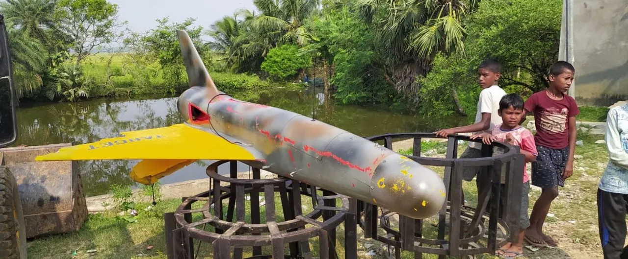  Odisha: Missile-like object lands in fishing net, locals panic
