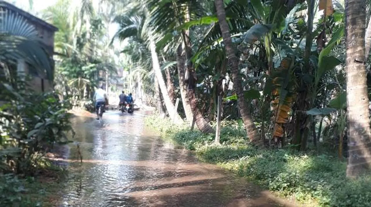  Flood-like situation in Odisha village after breach in canal