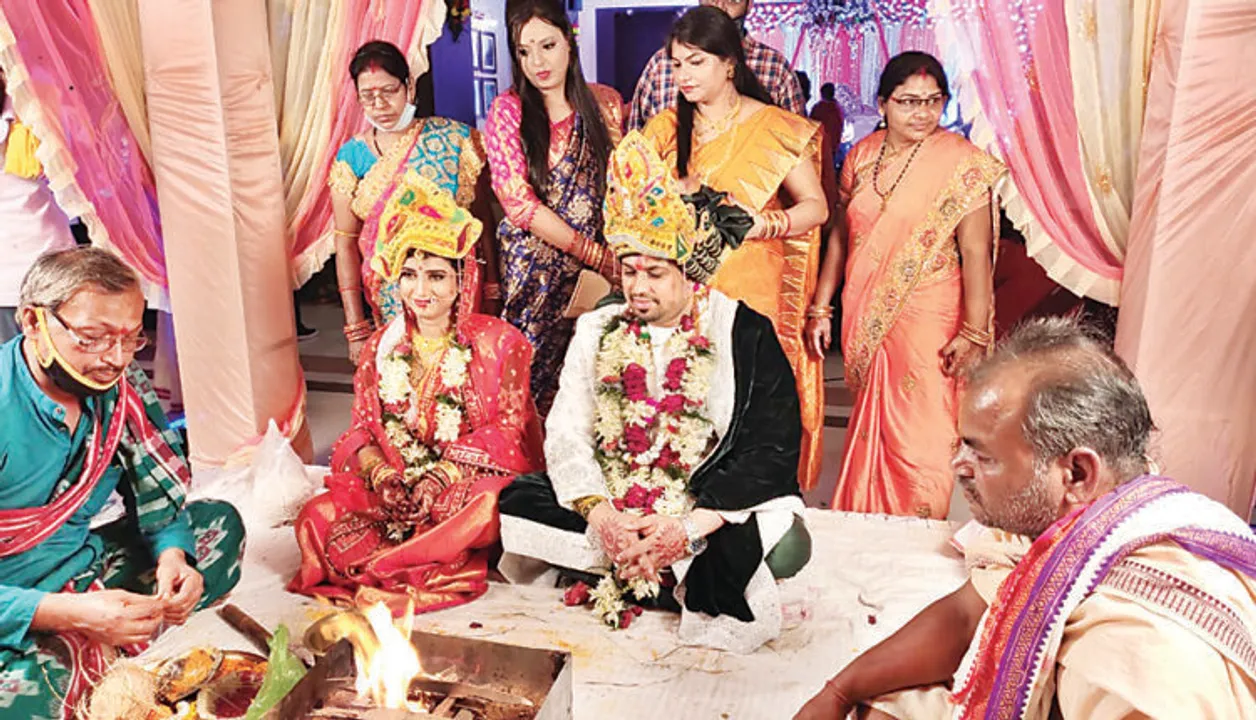  Ollywood Singer Diptirekha Ties Knot; Listen To Some Her Popular Songs