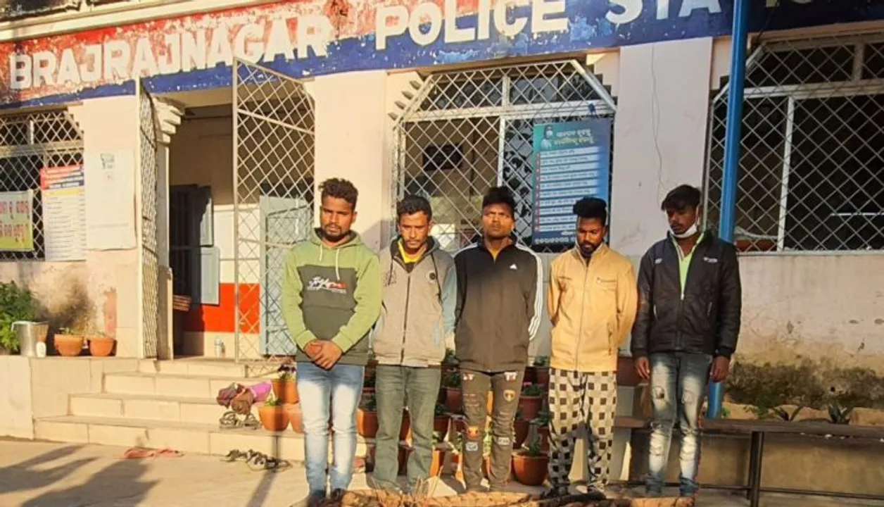  Five held for looting Orient Paper Mills in Odisha