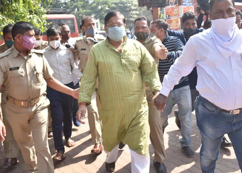  Akash Pathak refutes forgery allegations; pleads innocence before court