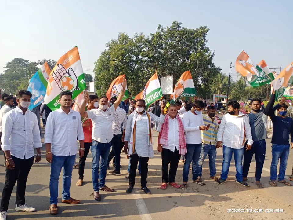  Cong, Left parties participate in Bharat Bandh in Odisha
