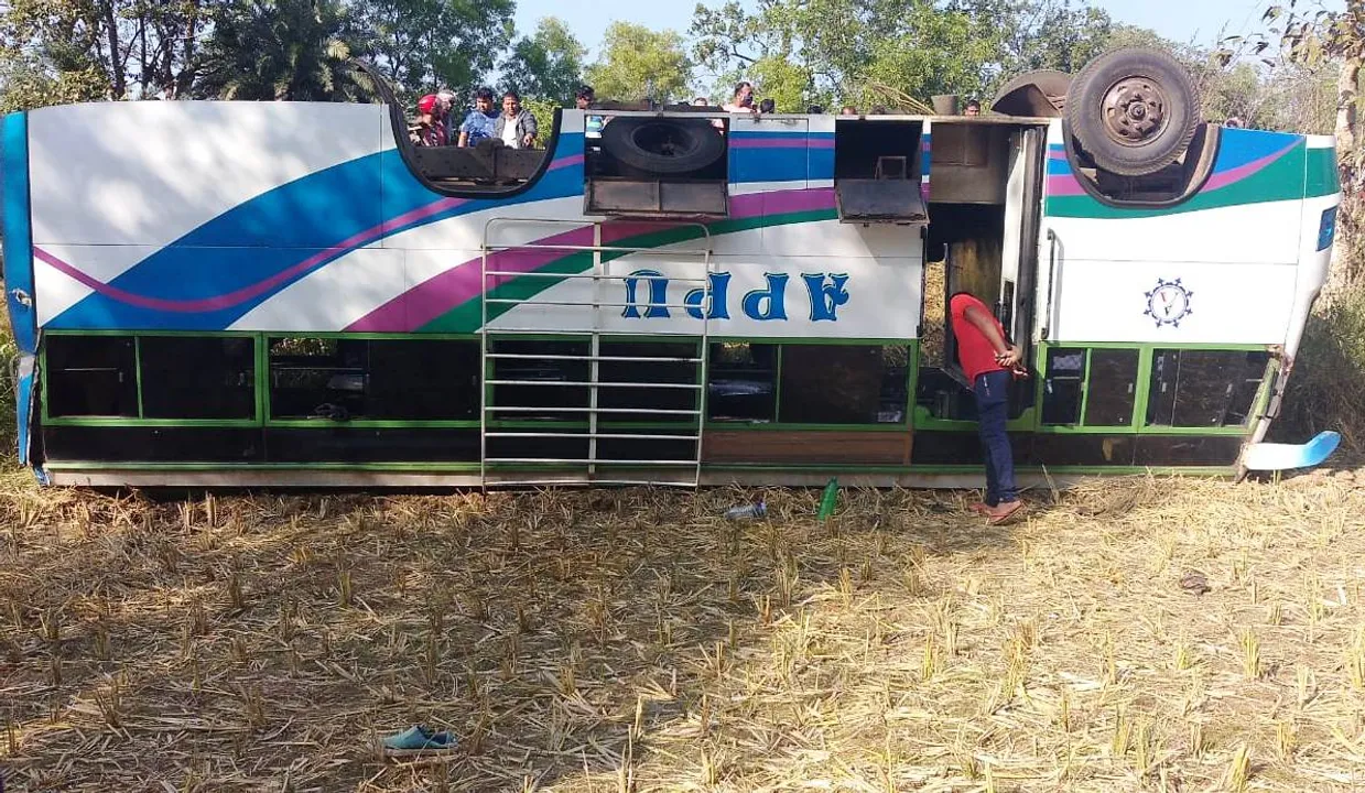  Around 20 injured as bus overturns in Odisha's Mayurbhanj