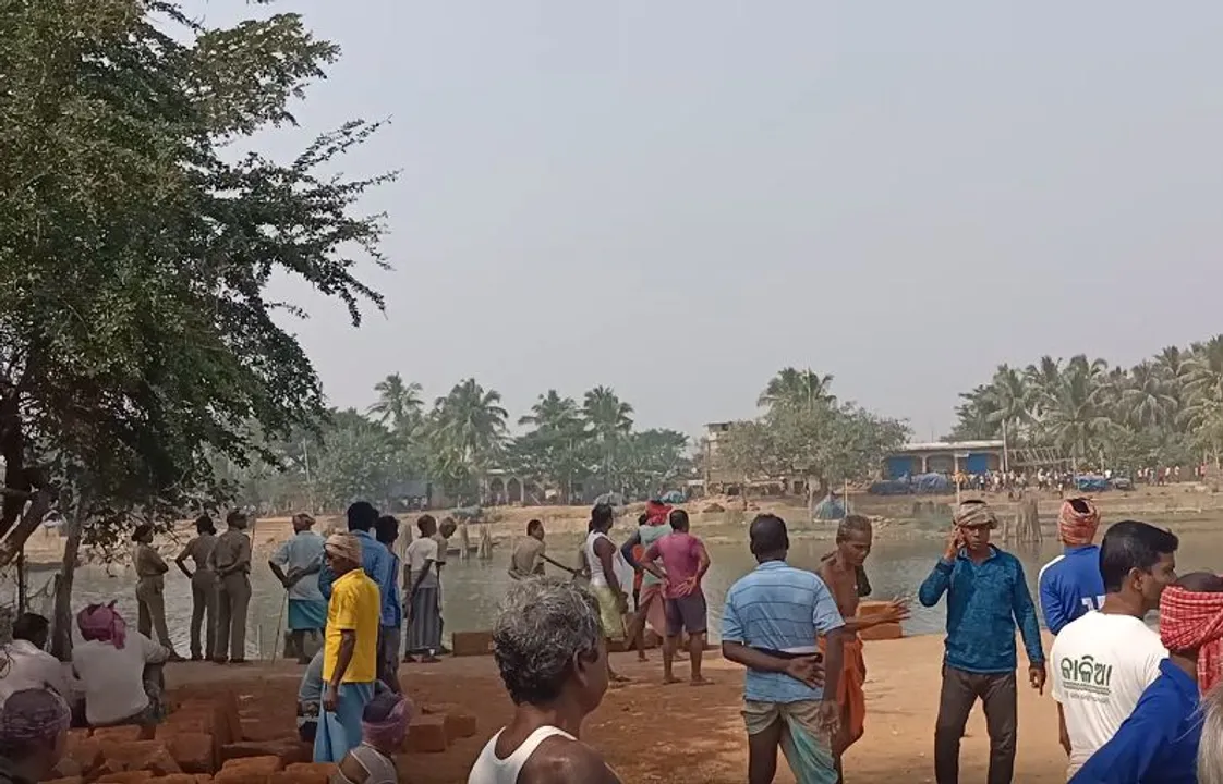  Bombs hurled over fishing dispute in Odisha's Puri